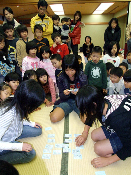 子どもたちを和歌の世界へ　五色百人一首も登場