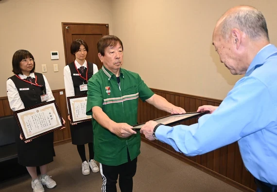 蒲生野に万葉と遊ぶ鈴木靖将・鈴木晴嵐展 | 滋賀報知新聞