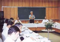 「ニュートン会」開き意見交換 ほか (2000年7月2日号)