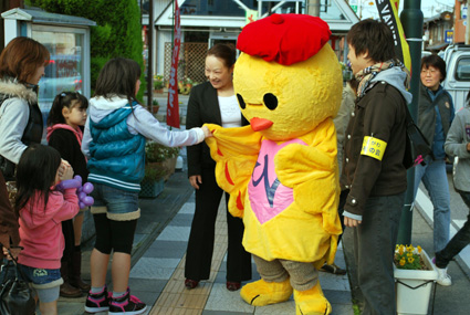 ゆるキャラお披露目 ひよこの「のとピー」