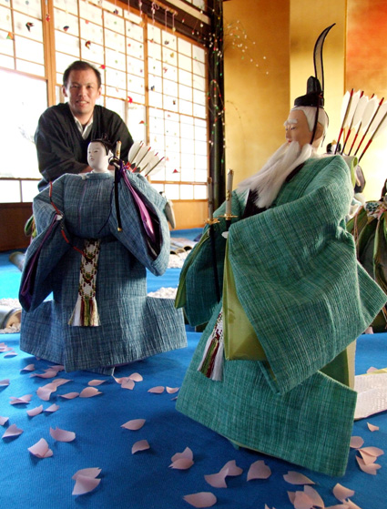 人形師・東之湖さん『清湖雛』を寄贈