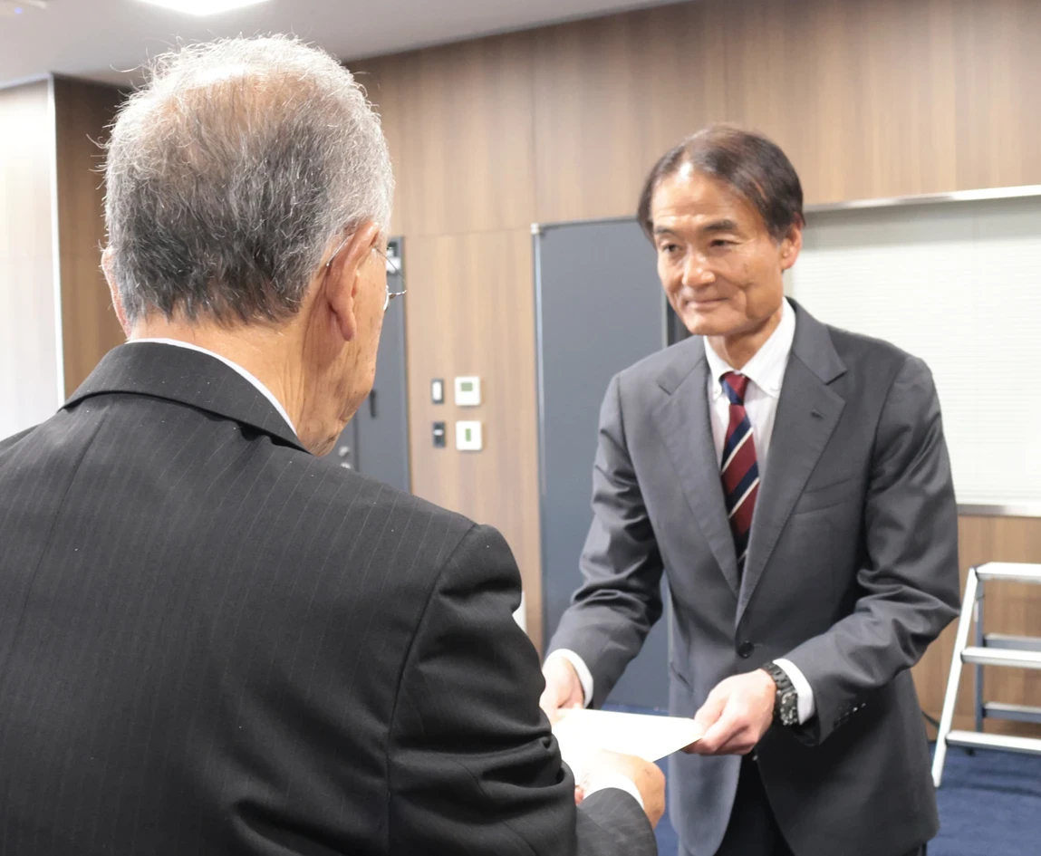 近江八幡市長選 新市長に徳永氏、当選