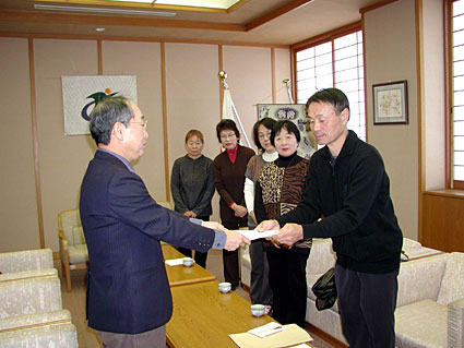 旧愛知郡役所の保存・活用を請願　5千人超の署名と寄付100万円