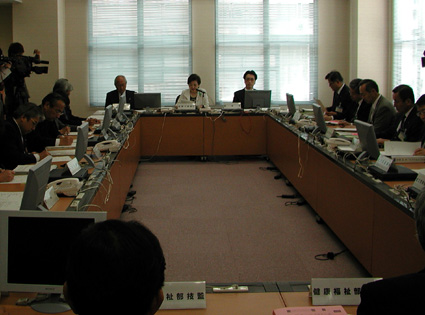 新型インフルエンザ 27日から学校再開など決定