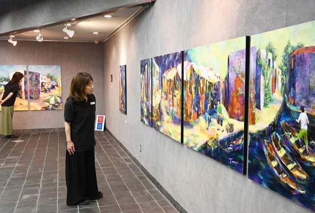 蒲生野に万葉と遊ぶ鈴木靖将・鈴木晴嵐展 | 滋賀報知新聞
