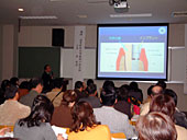 「市民公開健康講座」は大盛況  インプラント治療に熱い視線