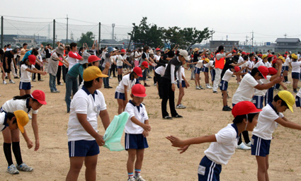 新しい朝が来た！　1000人でラジオ体操 能登川東小学校区