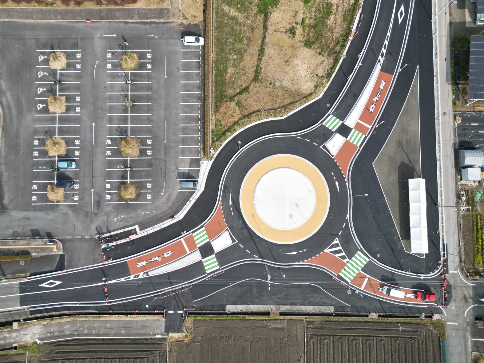 竜王町綾戸地先で同町初の環状交差点（ラウンドアバウト）が開通