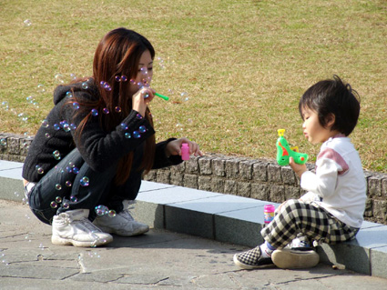 大切な宝もの地域で育もう　子育てサークル「どんぐりクラブ」