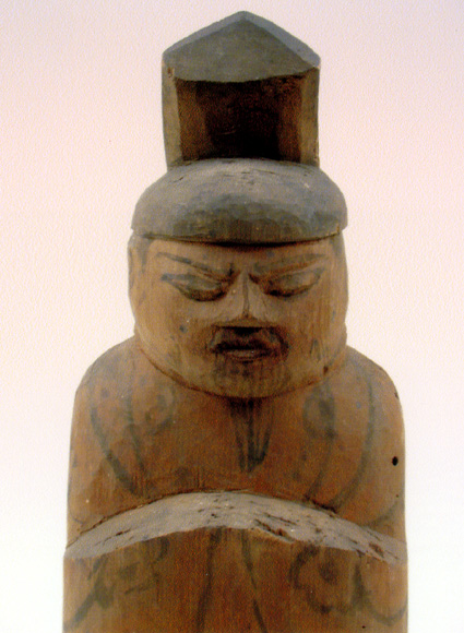 日牟礼八幡宮の神像群など テーマ展の展示品を一新