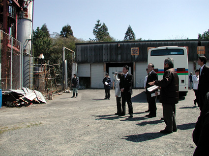 吉田議員「特措法延長なしの対応も」民主「次の内閣」国会議員らが視察