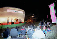 ステージ中心に内容一変 ほか (2000年4月9日号)