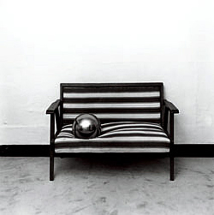 独自の存在感を放つ美術家 シュウゾウ・アヅチ・ガリバー展