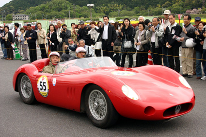 近江路を走ったクラシックカー 名車70台が文芸の郷に集結