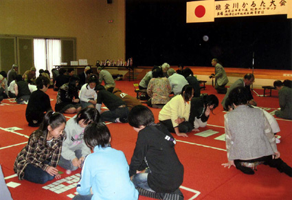 子どもたちも挑戦 新春かるた大会