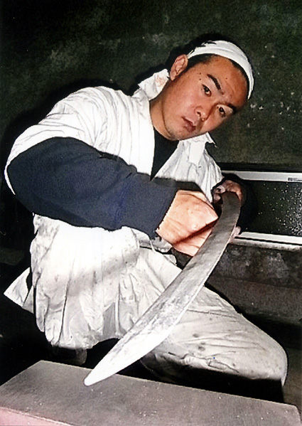 自己鍛錬で技磨く 現代刀匠作家・北川哲士さん