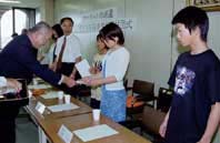 ３中学生含む15人をマ市へ派遣 ほか (2000年7月19日号)